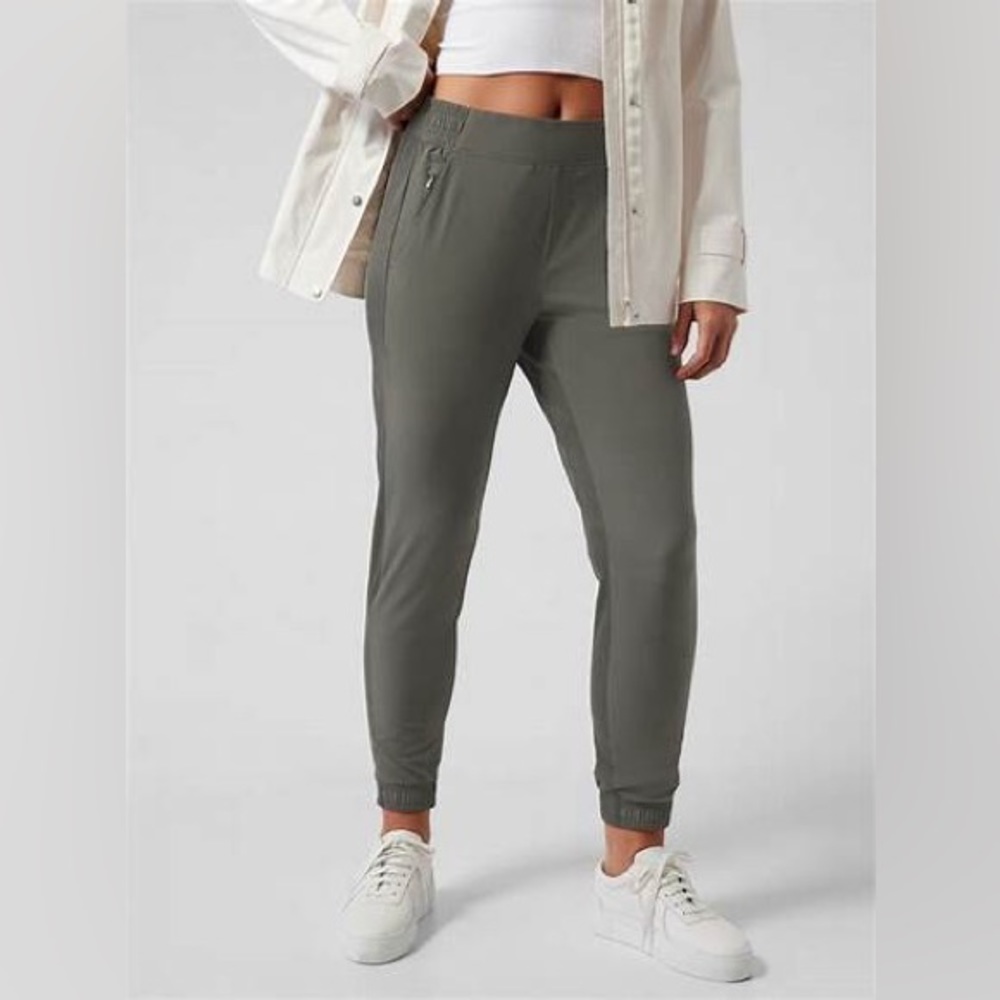 Athleta Brooklyn textured Joggers Size 4 Olive